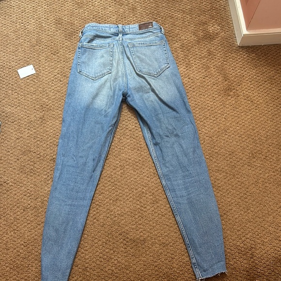 Hollister ultra high-rise mom jean - Picture 3 of 3